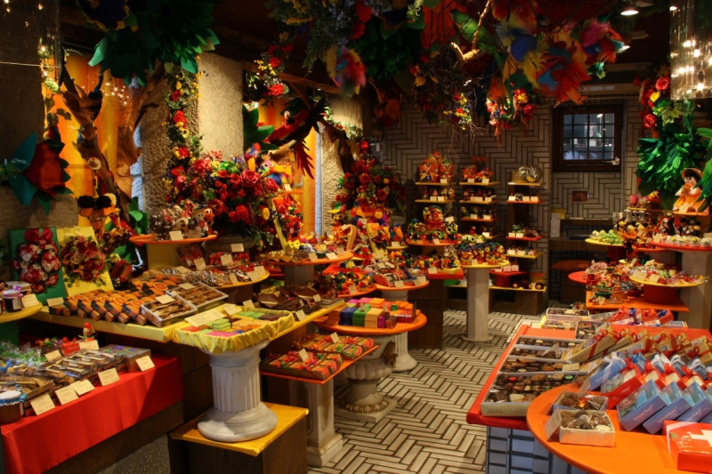 ecommerce-PIERREFEU DU VAR-min_candy_store_chocolate_shop_chocolate_switzerland-393515